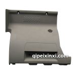 豪沃副司机侧仪表台下护面侧