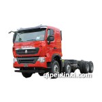 红色豪沃T7H驾驶室