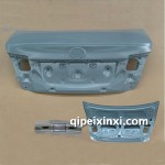 长城腾翼行李箱盖板总成