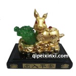 兔子抱白菜摆台