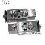 解放J6膨脹閥-0742