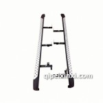 ：五菱寶駿730側踏板