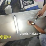 修復(fù)汽車車身凹陷