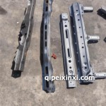 上骏x100车门下横梁（防撞梁）