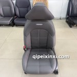 红旗EH7座椅