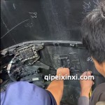 腾势D9后保险杠松动严缝焊接
