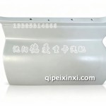 车门下饰板左